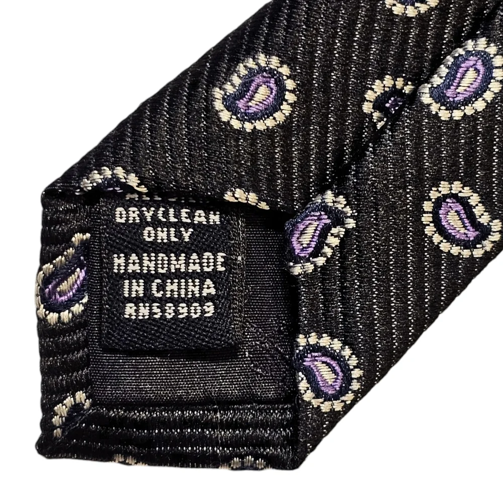 ROUNDTREE & YORKE TIE